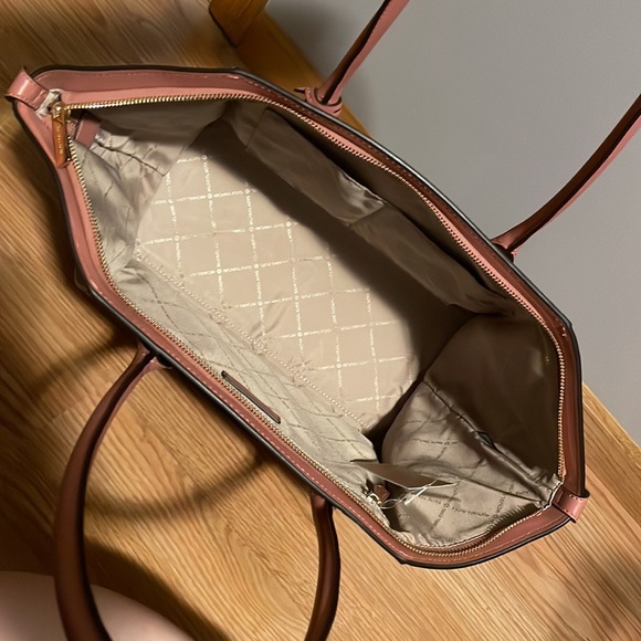 NWT Michael Kors AVRIL XL Top Zip Tote Handbag Rose Msrp:$558.00. - Picture 3 of 10